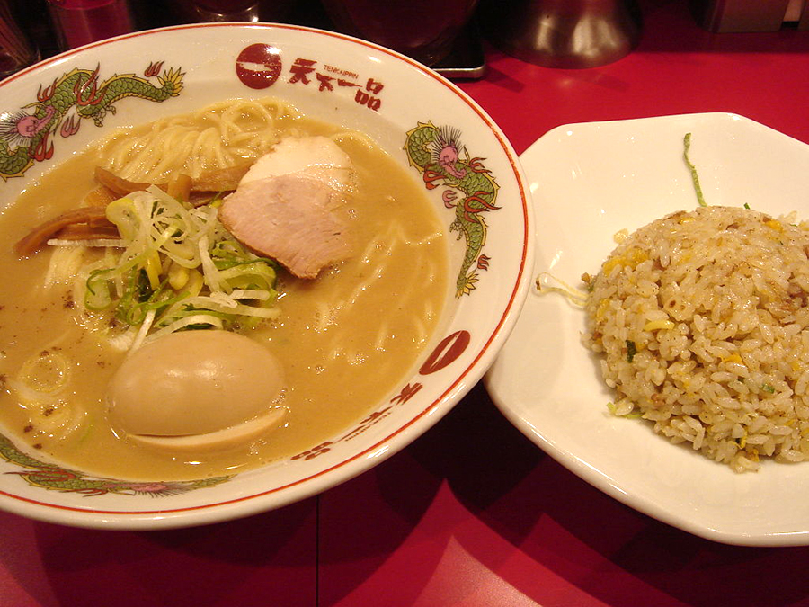 1024px-Ramen_and_fried_rice_by_shibainu_in_Kichijyoji,_Tokyo
